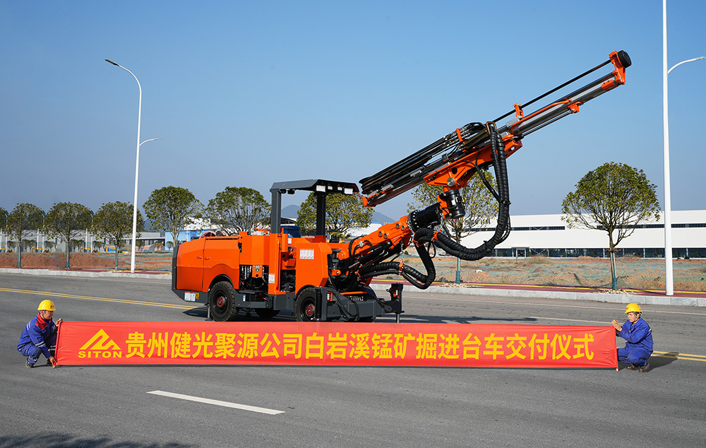 小型液壓掘進鉆車